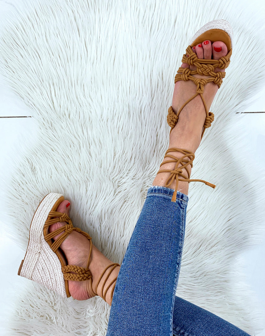 Compensées tressées camel