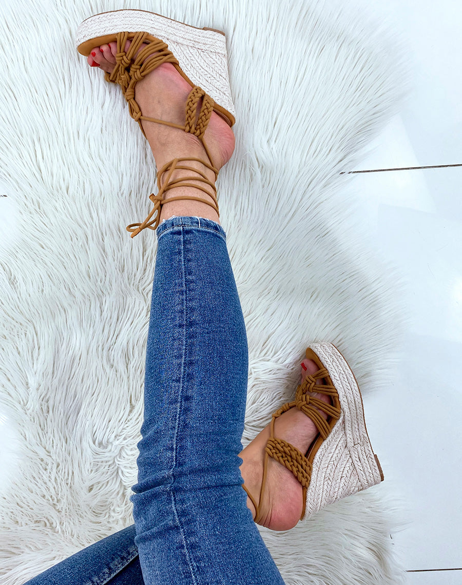 Compensées tressées camel