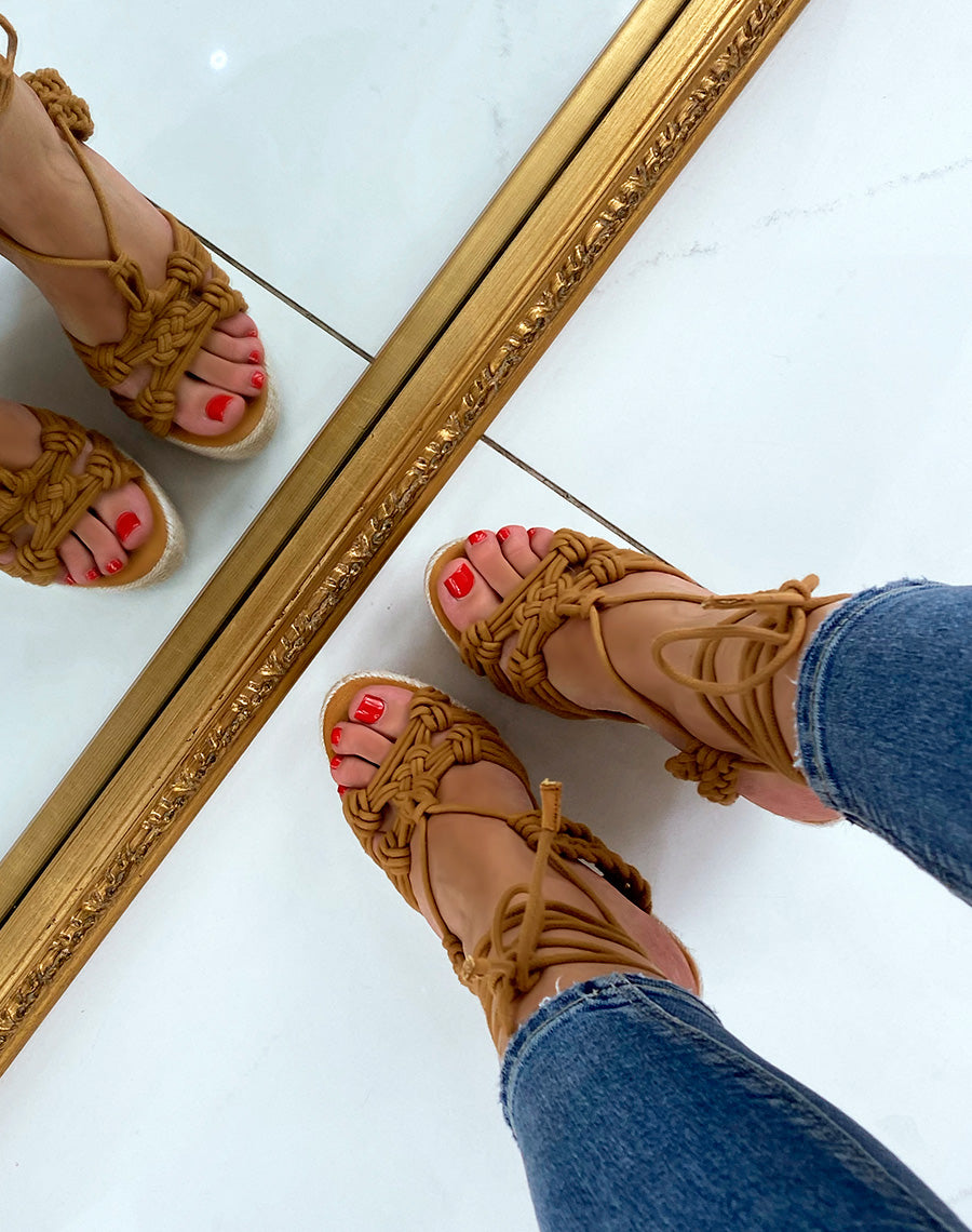 Compensées tressées camel