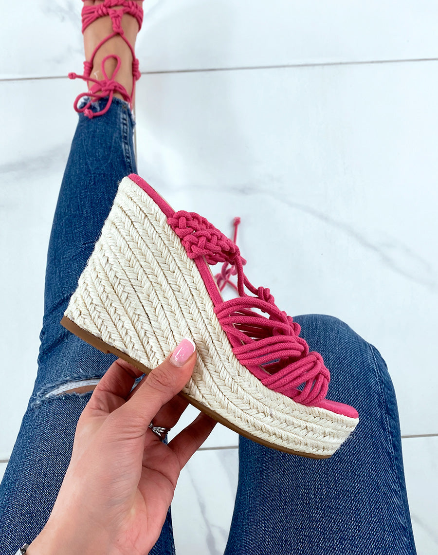 Compensées tressées fushia à lacet