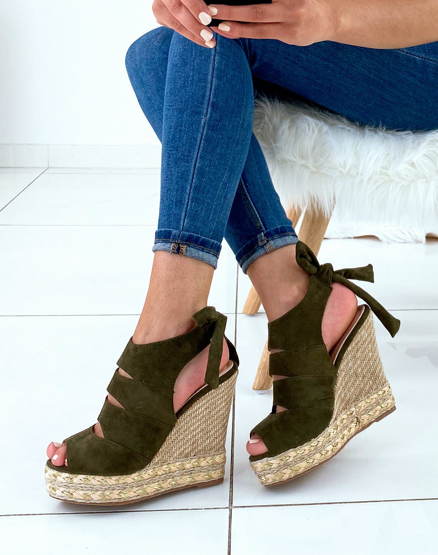 Compensées vertes fermées avec bride à nouer