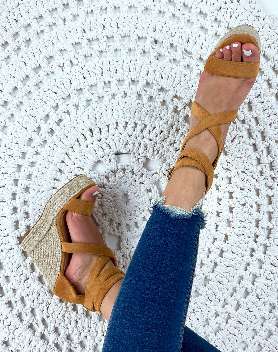 Compensés camel à talon en suédine