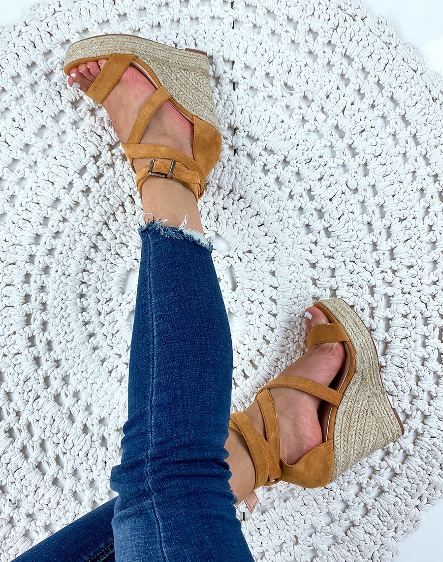 Compensés camel à talon en suédine