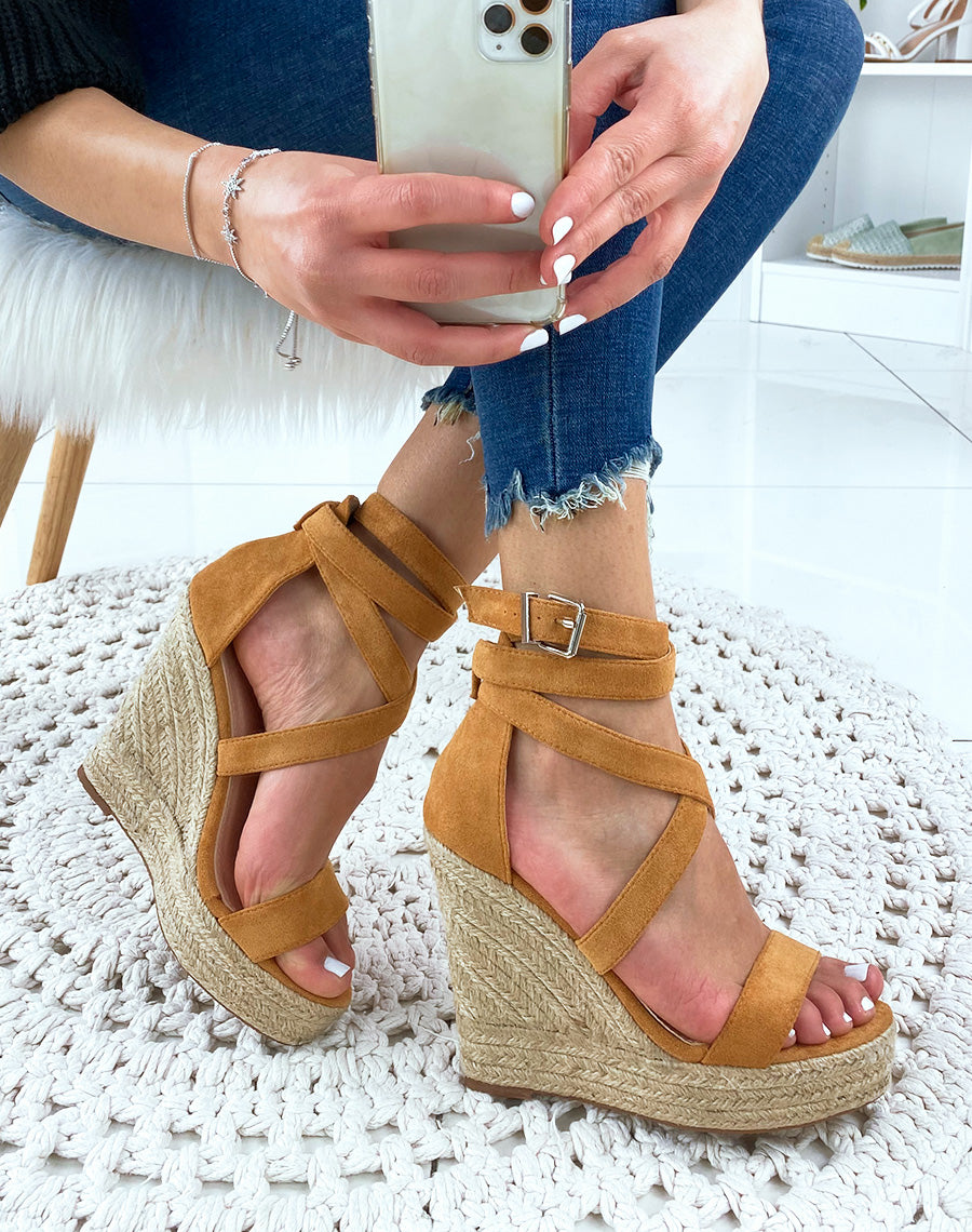 Compensés camel à talon en suédine