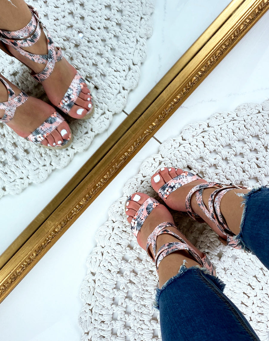 Compensés fleuri à talon en suédine