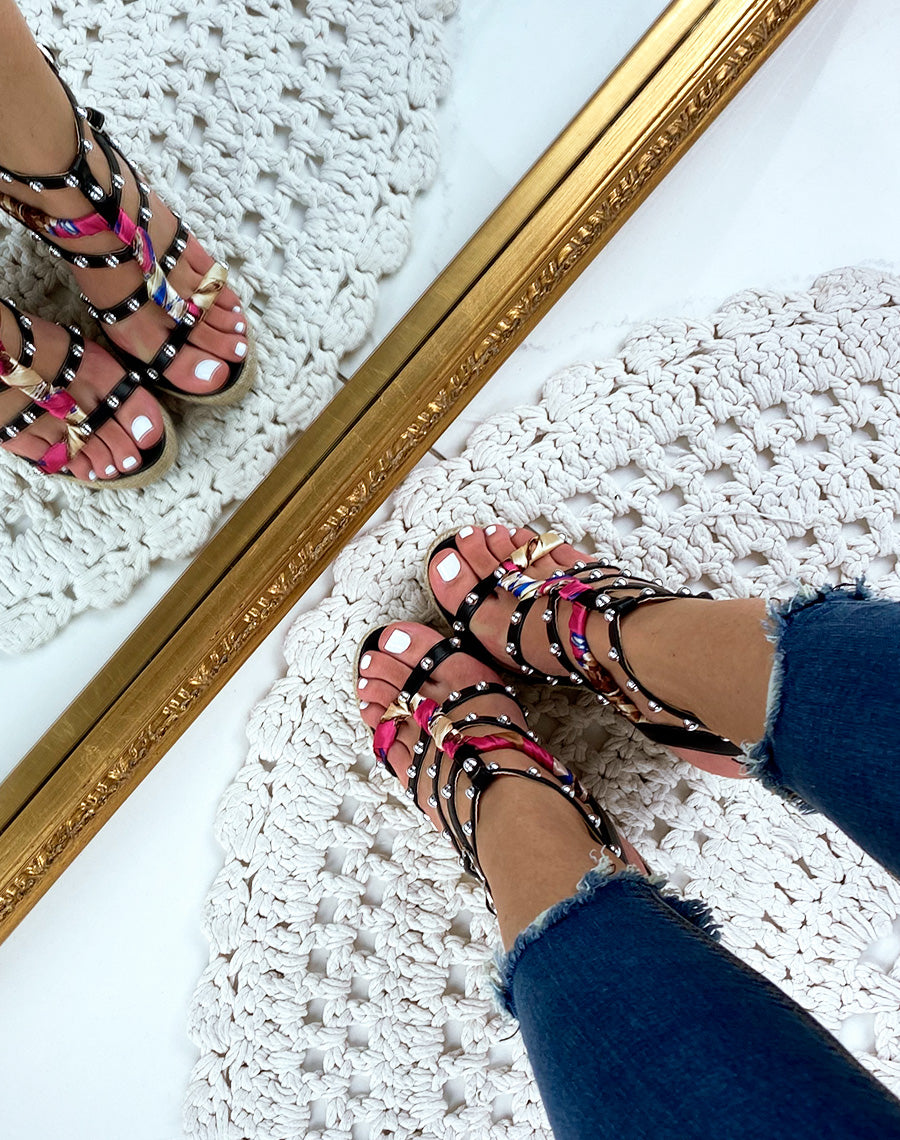 Compensés noir cloutés