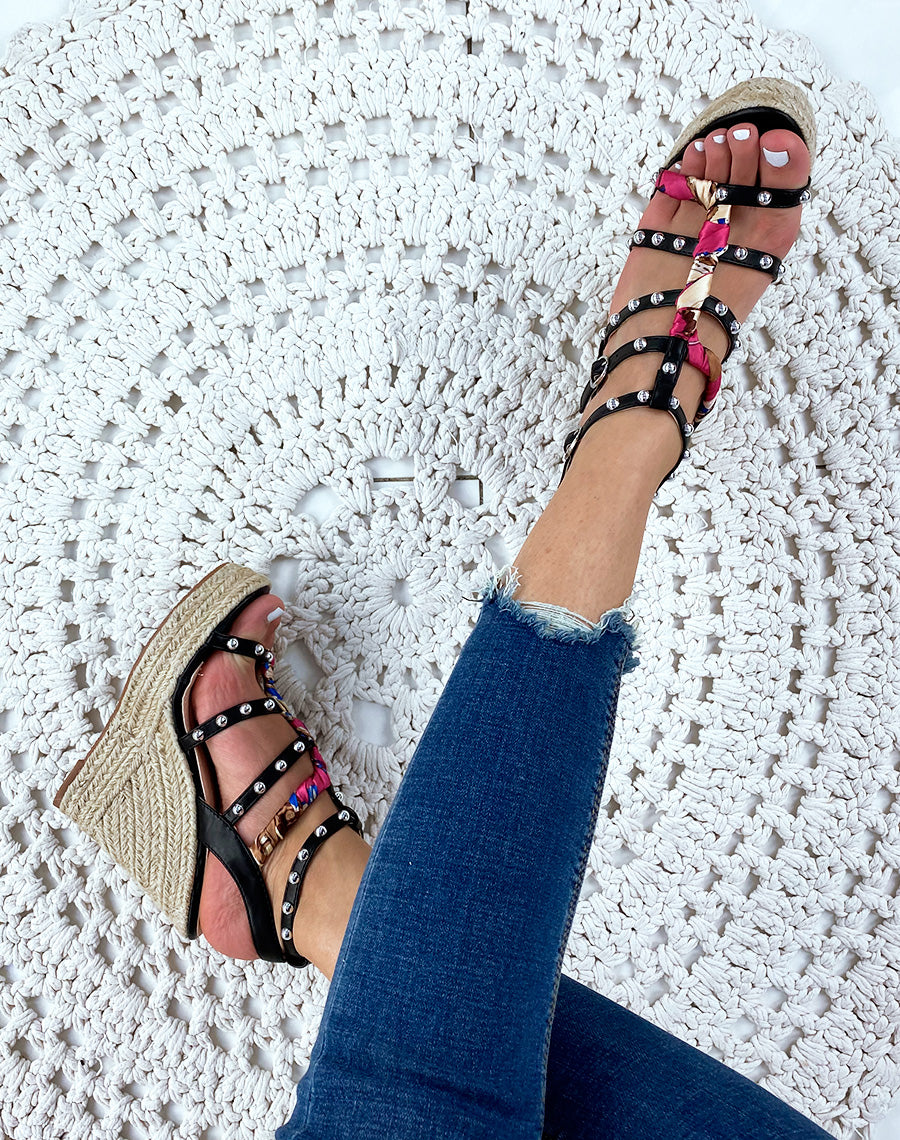 Compensés noir cloutés