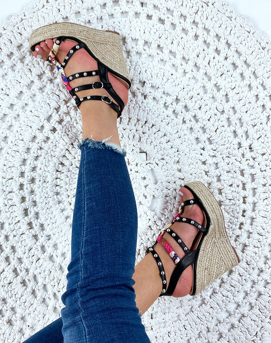 Compensés noir cloutés