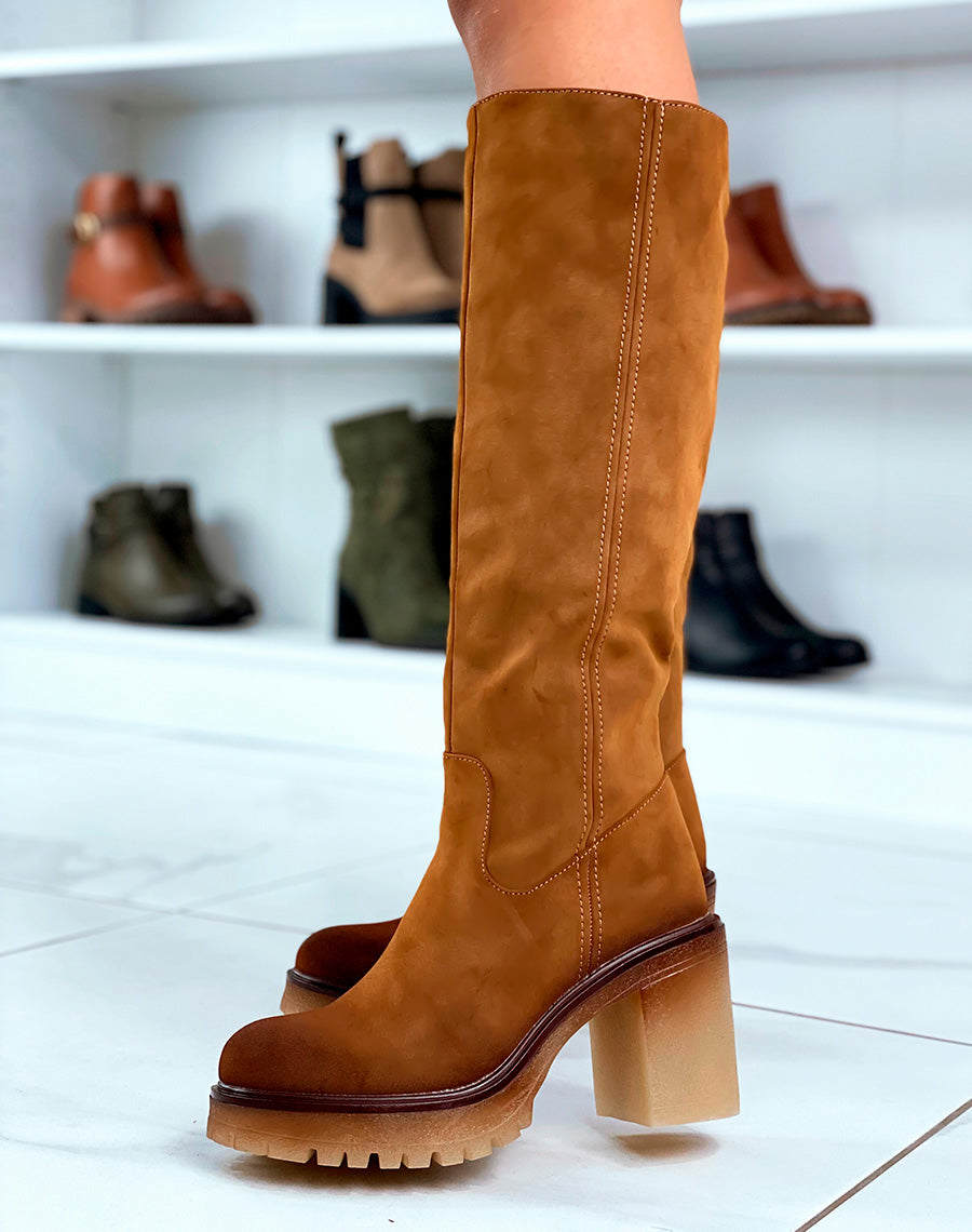 Cuissardes Camel en Suédine : Élégance et Assurance