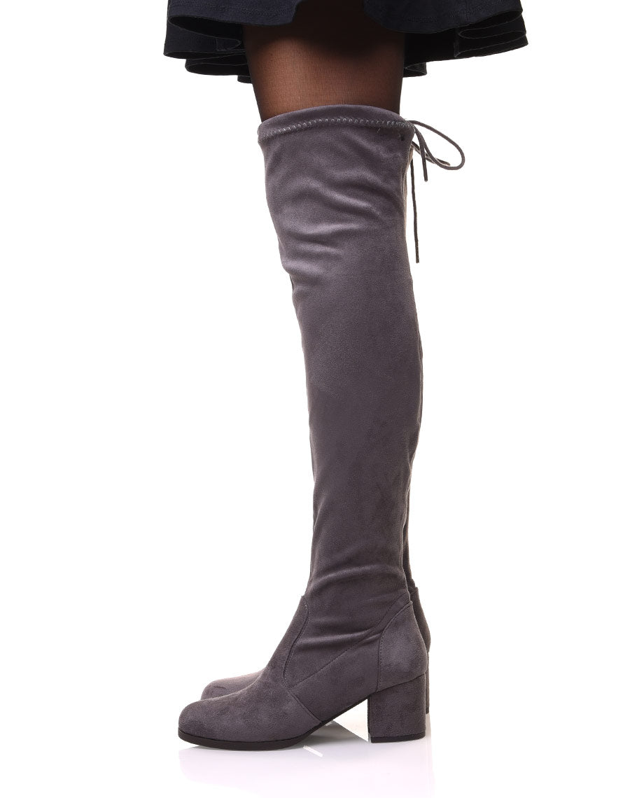 Cuissardes grises en suédine à talons mi hauts 