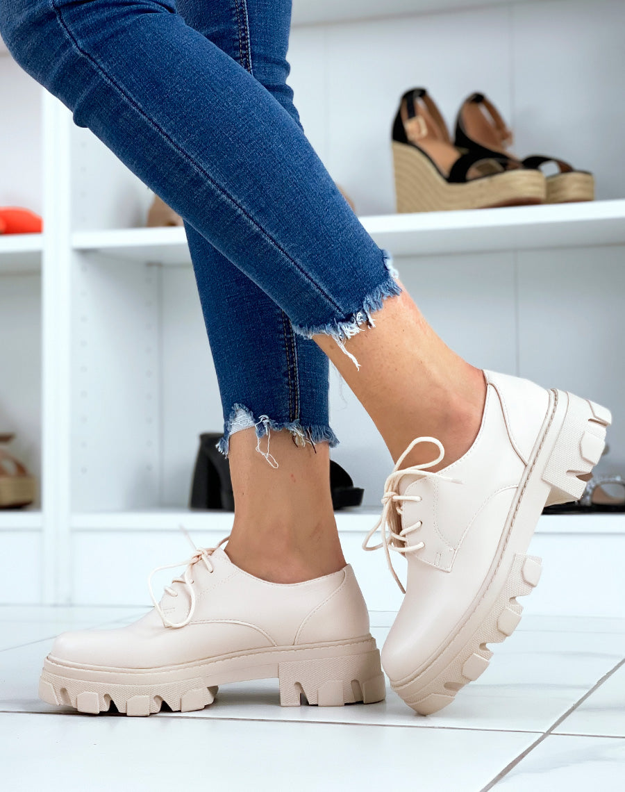 Derbies beiges mattes à semelle crantée