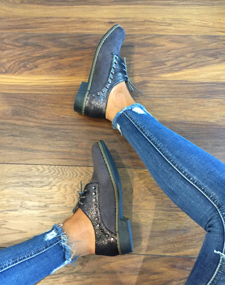 Derbies grises cloutées bi matières