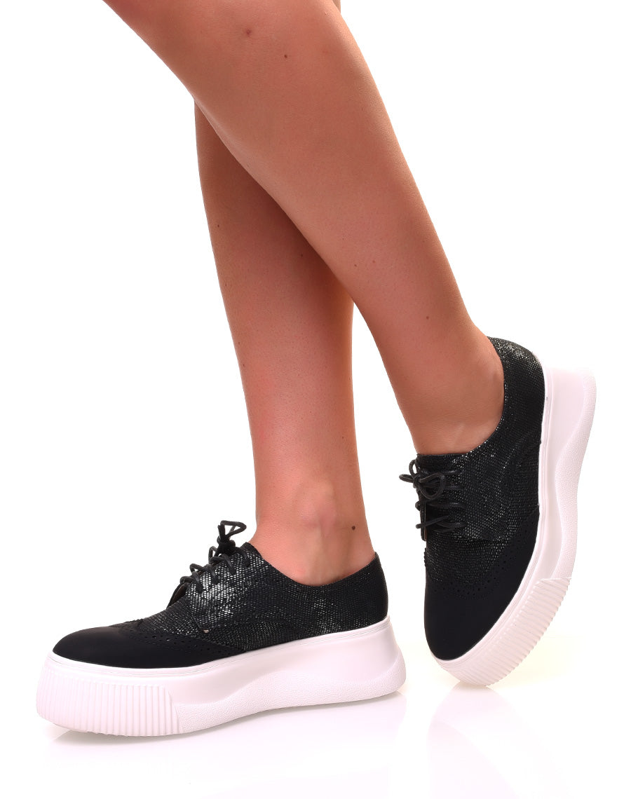 Derbies noires ajourées à reflets argentés