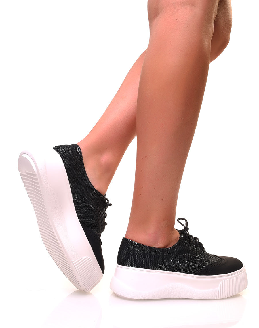 Derbies noires ajourées à reflets argentés