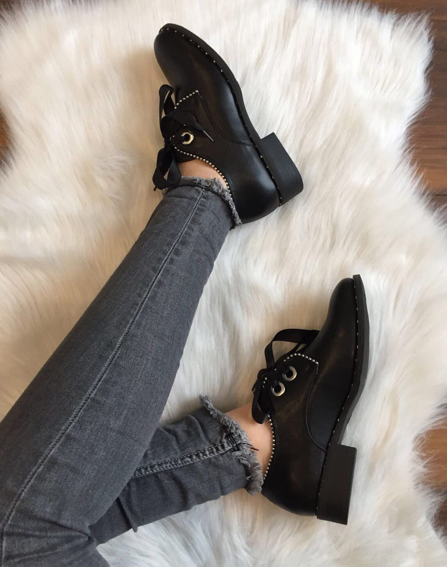 Derbies noires cloutés