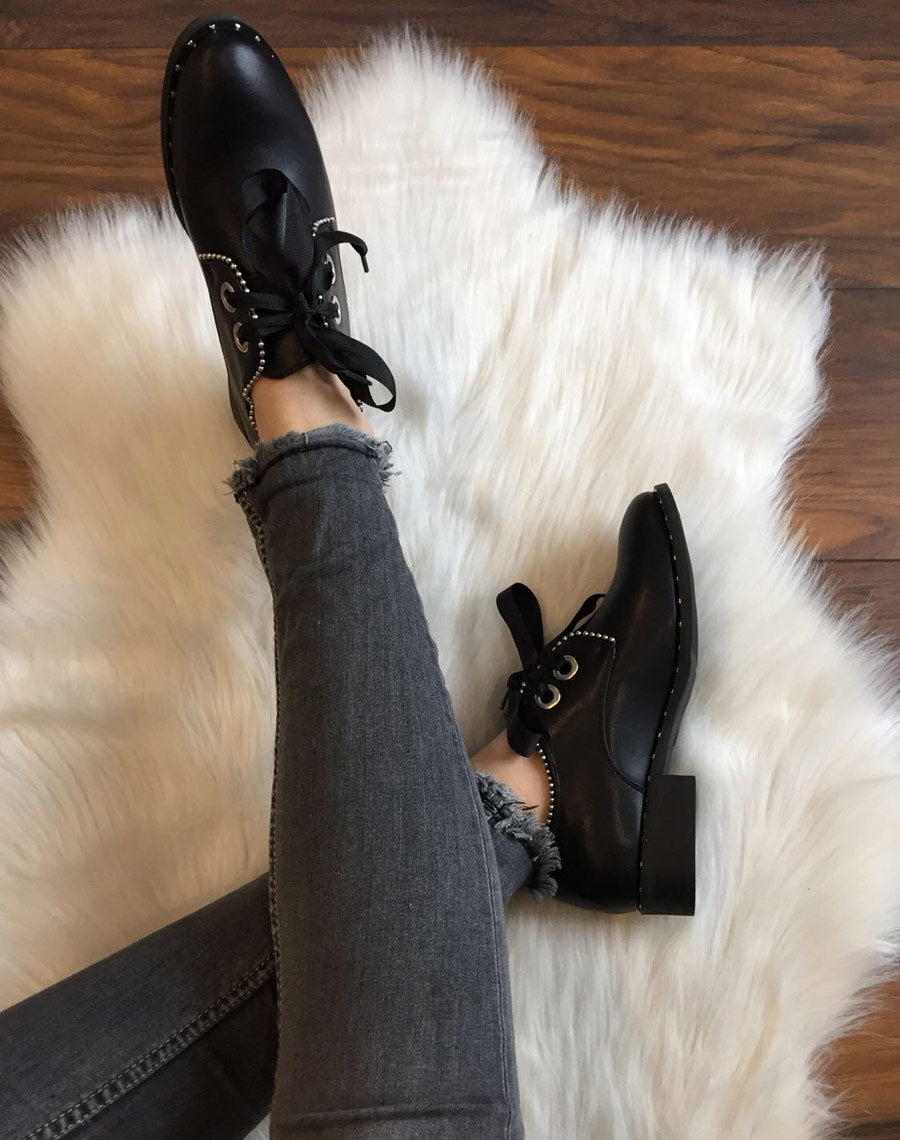 Derbies noires cloutés