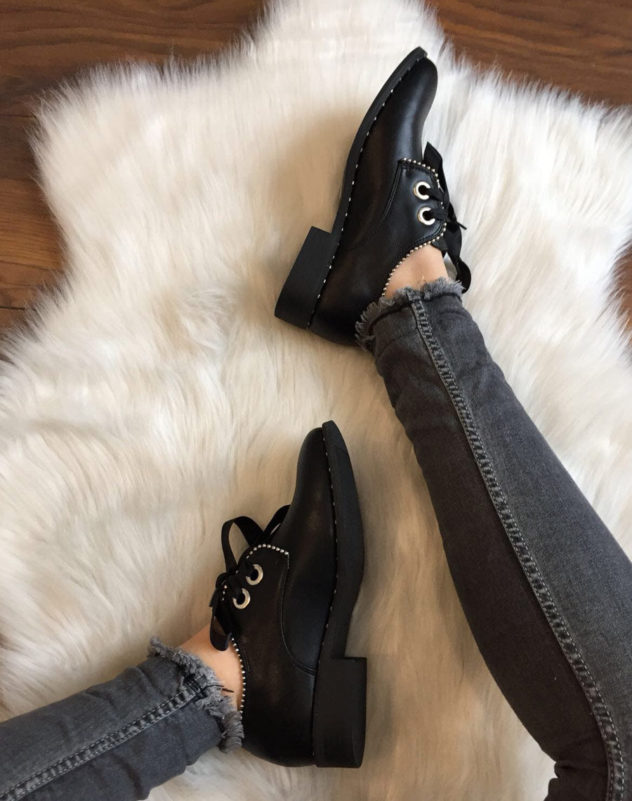 Derbies noires cloutés