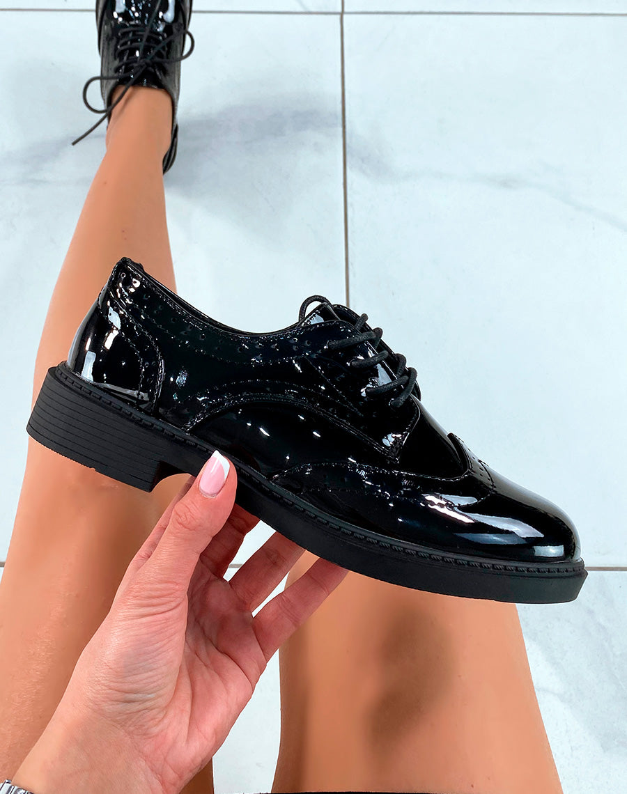 Derbies noires vernis à lacets pour femme 