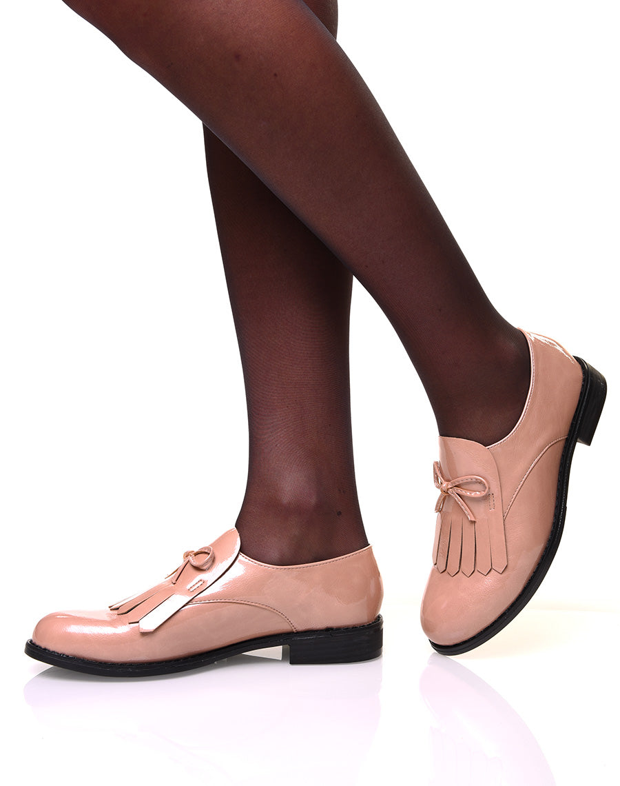 Derbies nude vernis à frange et nœud