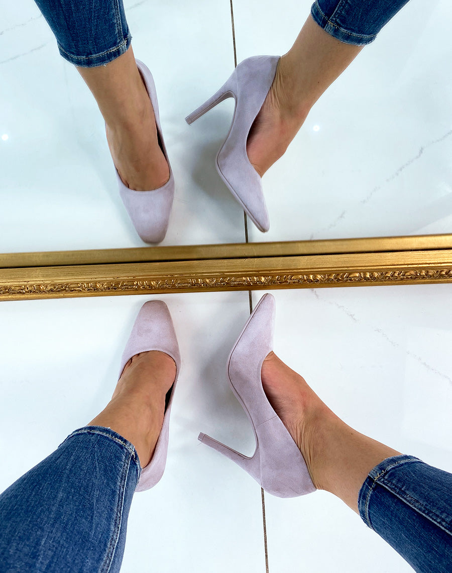 Escarpin à talon violet en suédine à bout carré