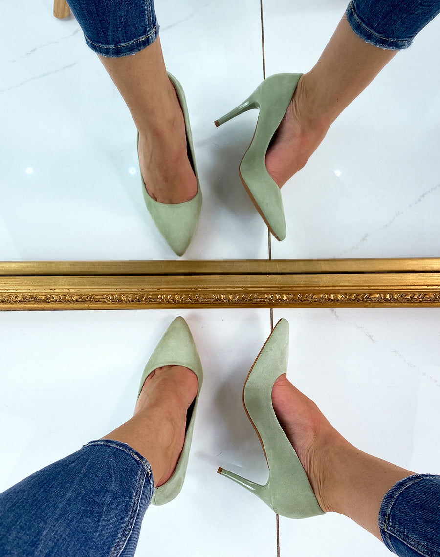 Escarpin vert pastel en suédine à talon aiguille