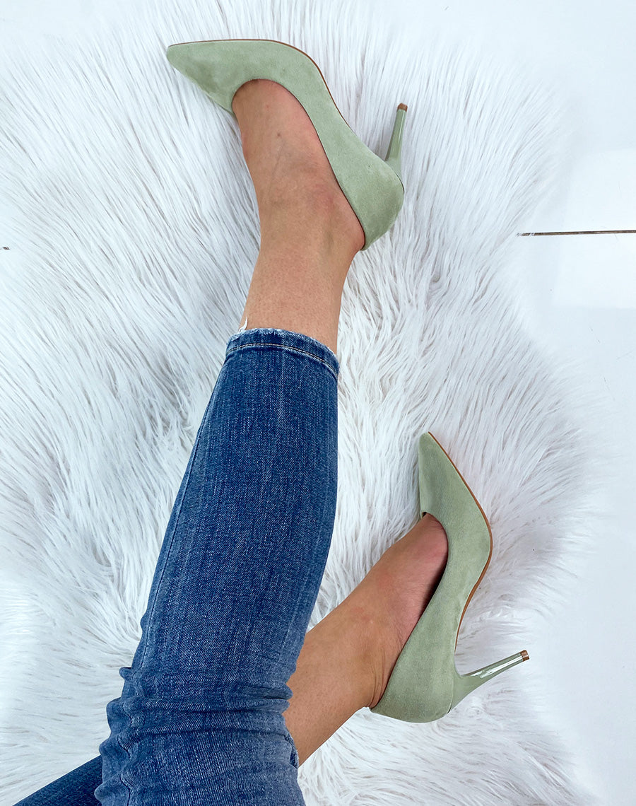 Escarpin vert pastel en suédine à talon aiguille