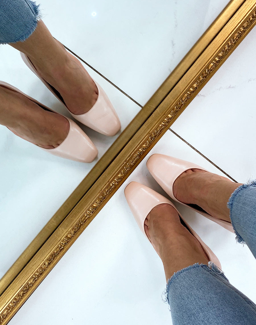 Escarpins beiges à bout carré