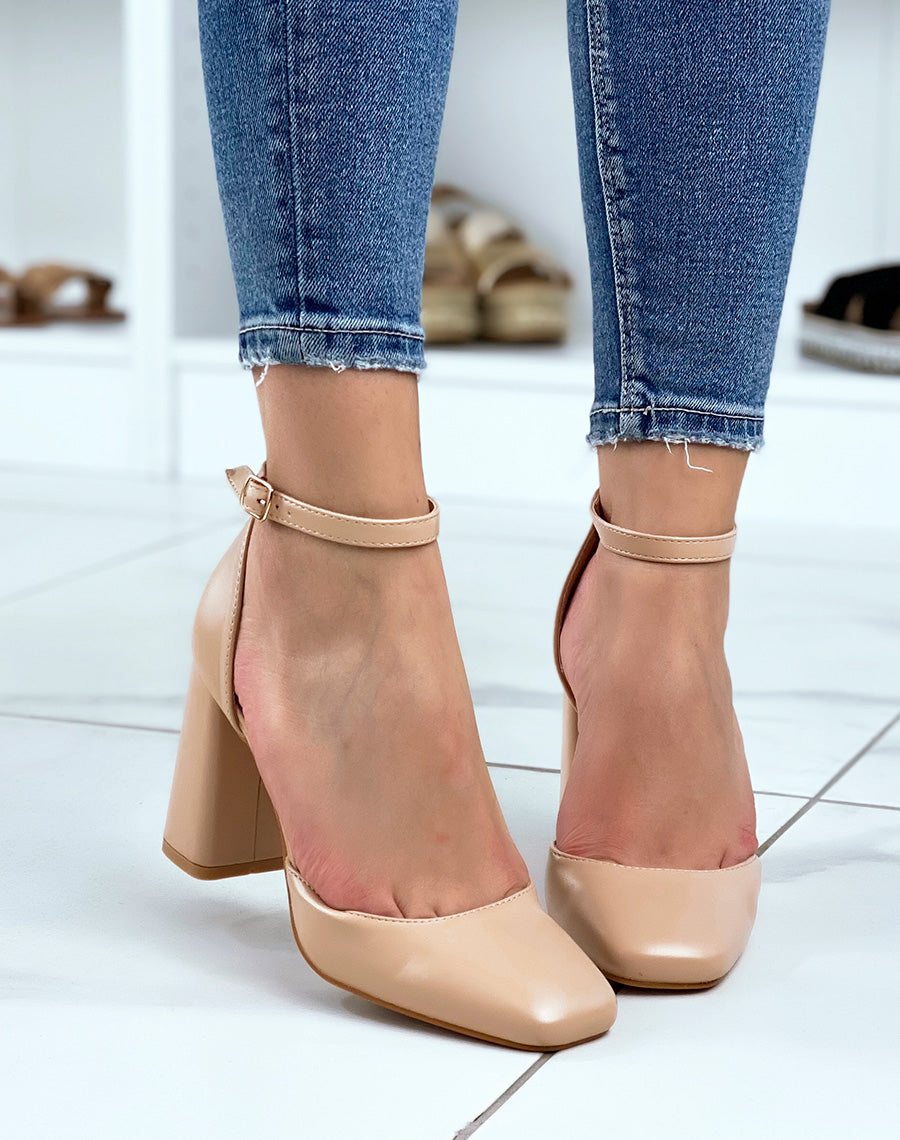 Escarpins beiges à bout carré et talon épais