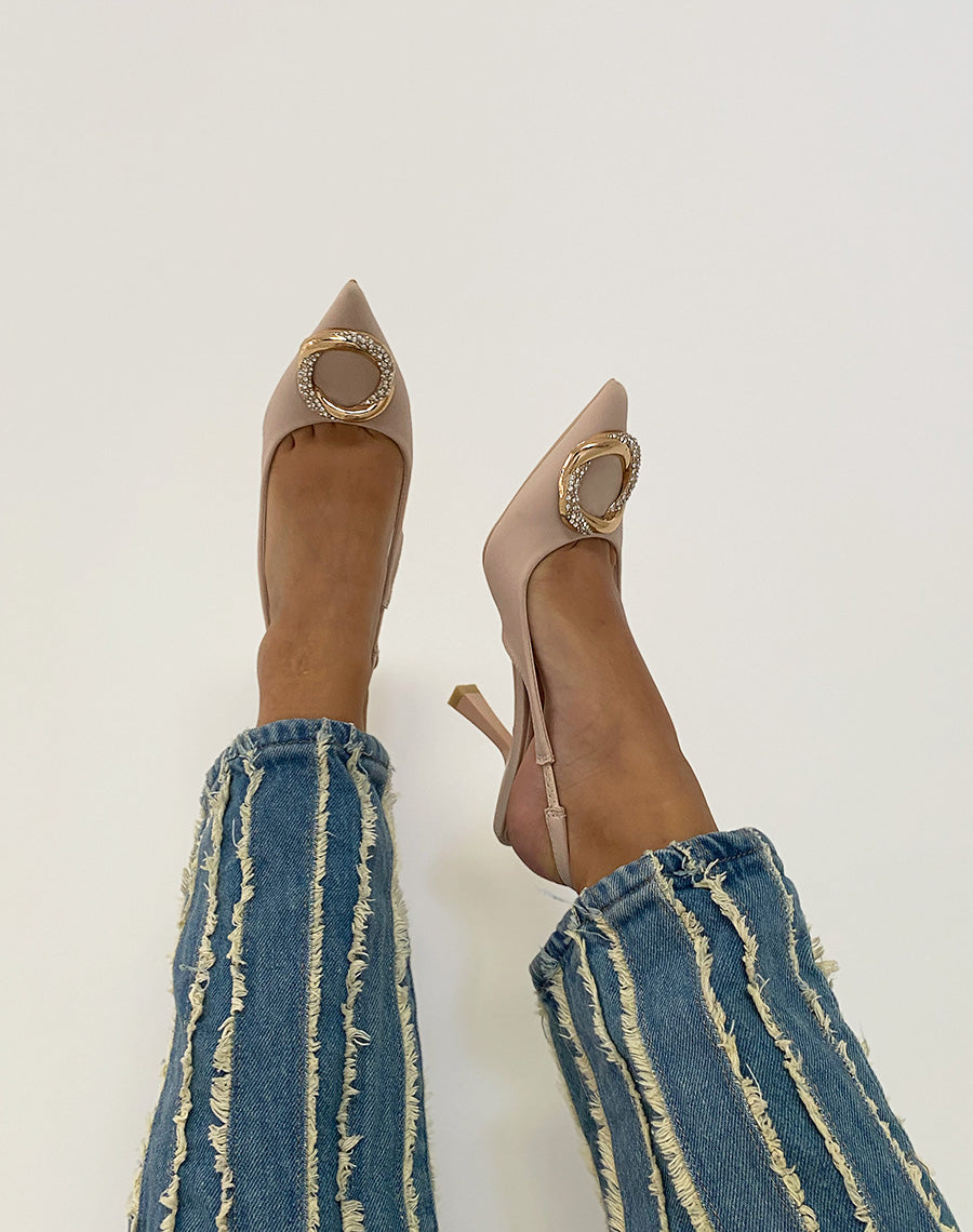 Escarpins beiges à détail rond à strass