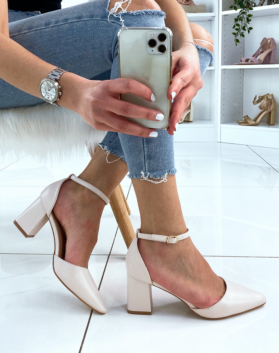 Escarpins beiges ouverts à petit talon