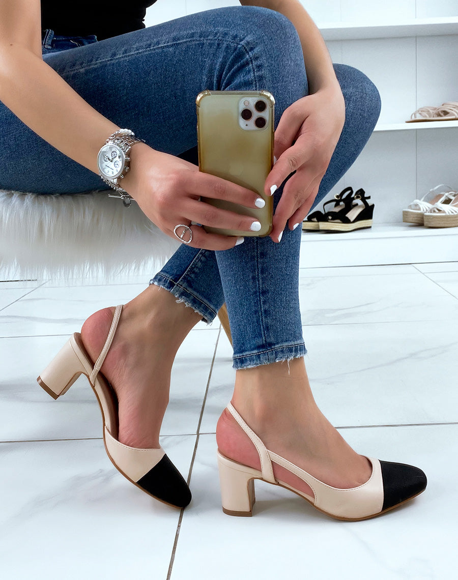 Escarpins beiges à talon carrés et bouts ronds avec empiècement tissus