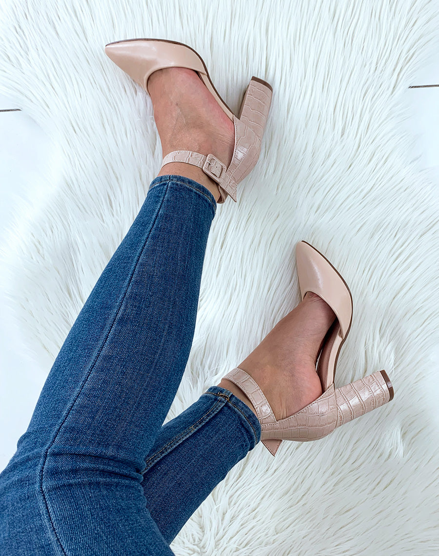 Escarpins beiges à talon en effet croco