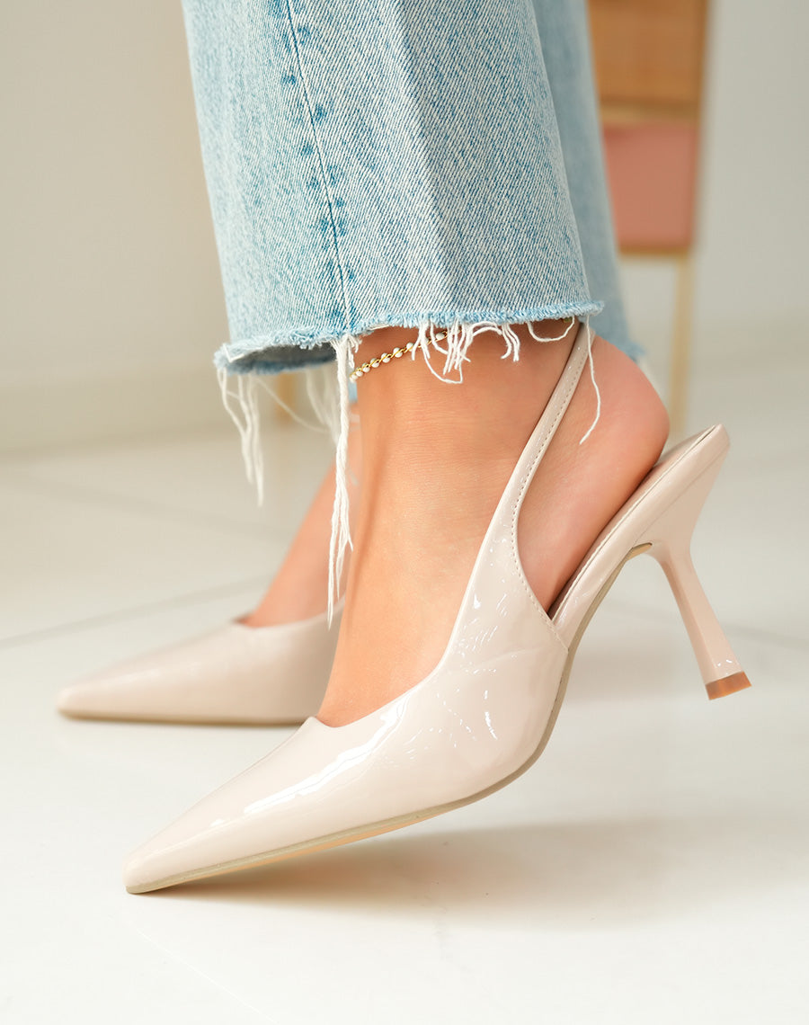 Escarpins beiges vernis sophistiqués avec lanière élastique et bout pointu