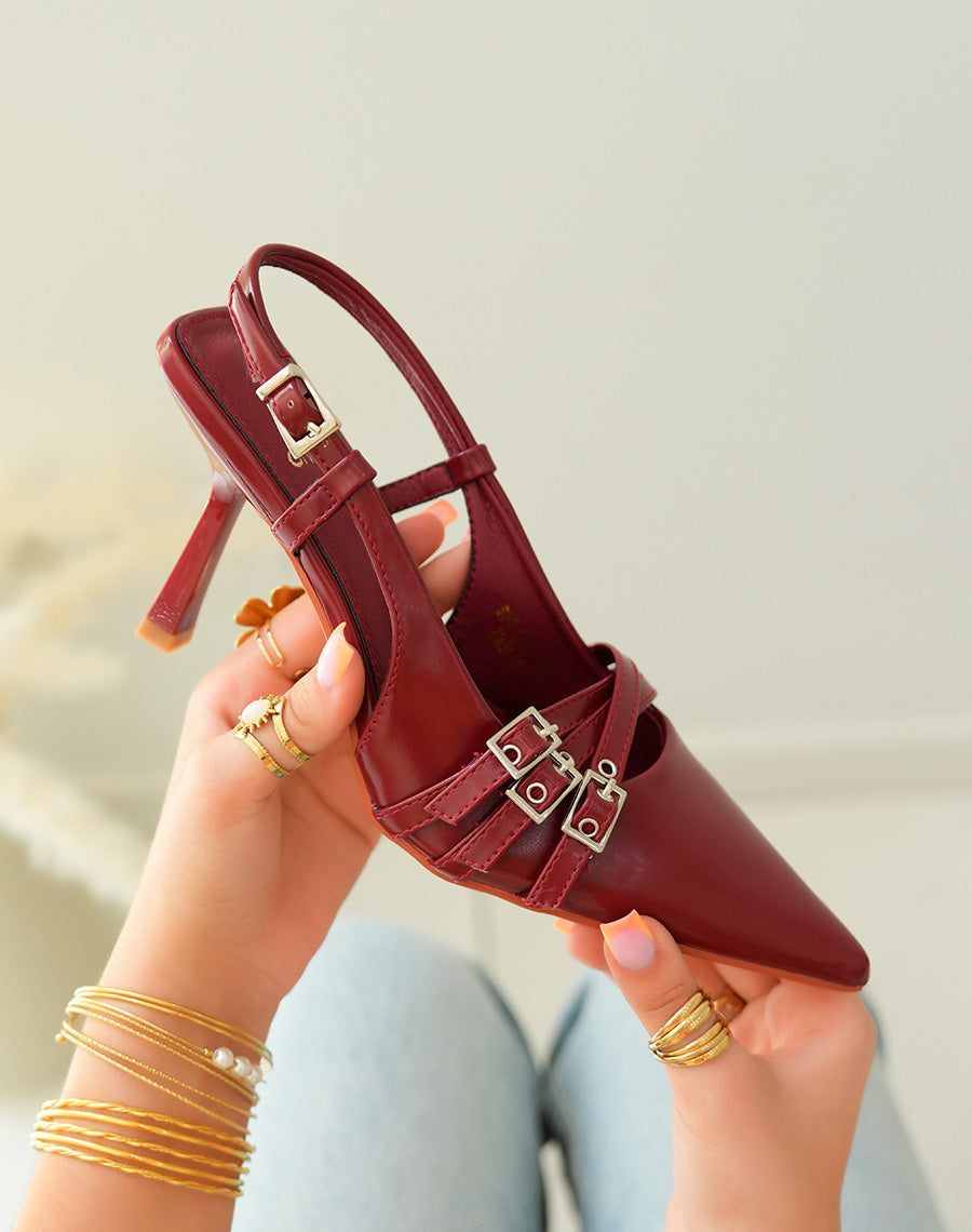 Escarpins bordeaux chic avec triple lanières et bout pointu
