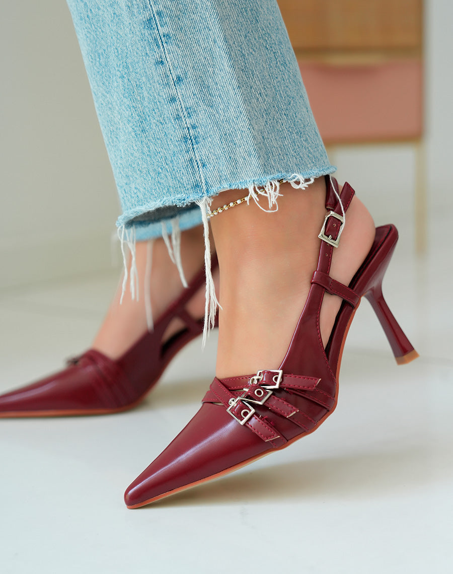 Escarpins bordeaux chic avec triple lanières et bout pointu