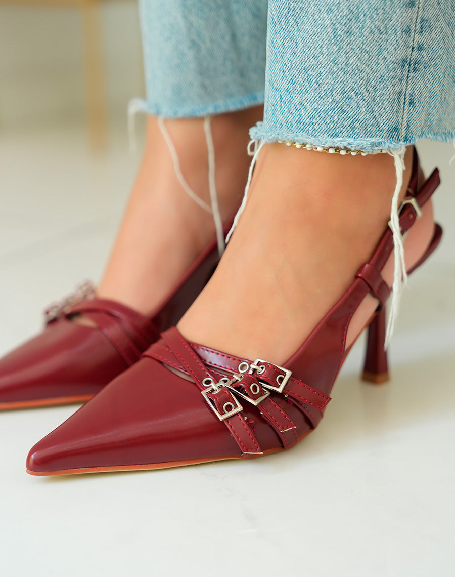 Escarpins bordeaux chic avec triple lanières et bout pointu