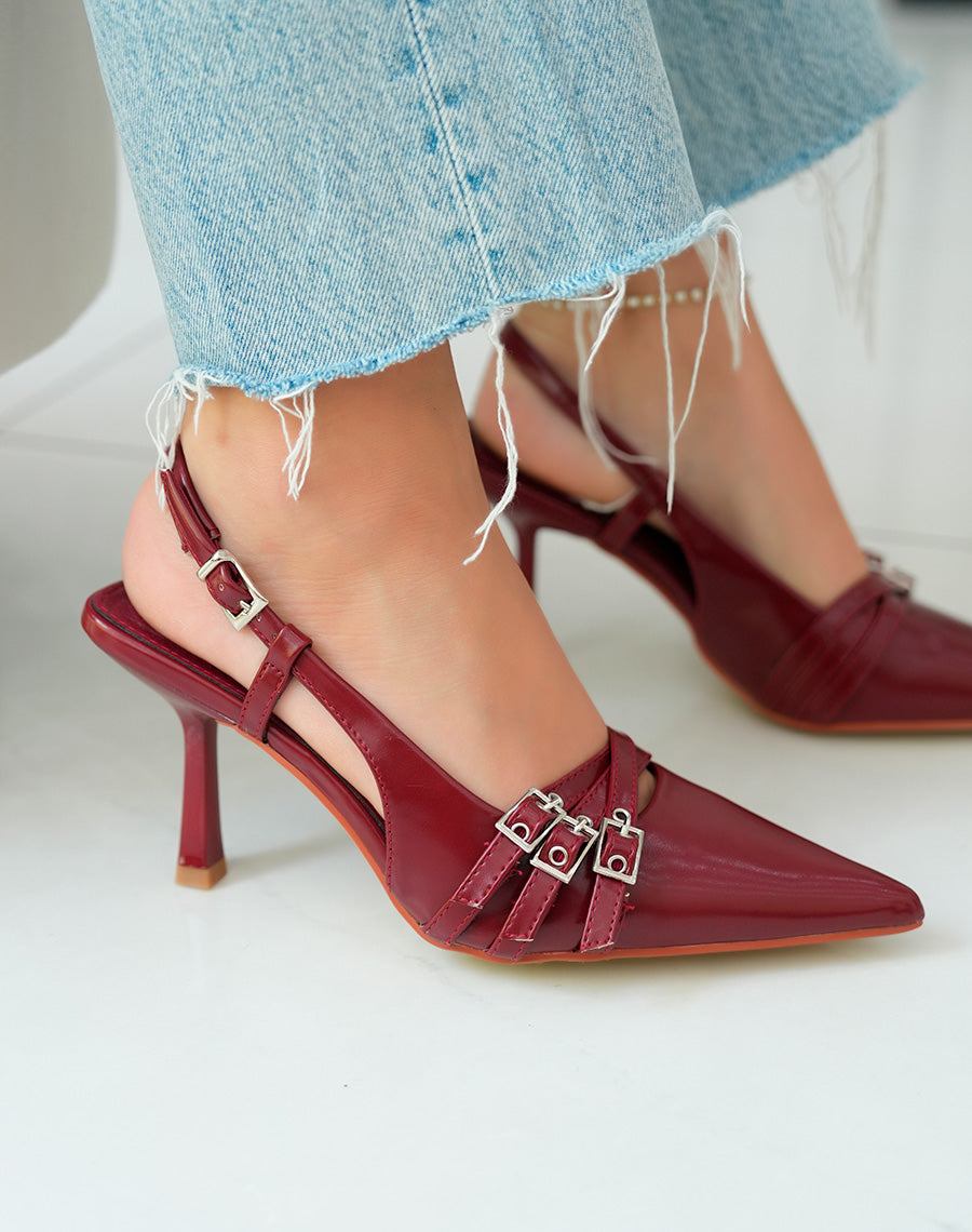 Escarpins bordeaux chic avec triple lanières et bout pointu