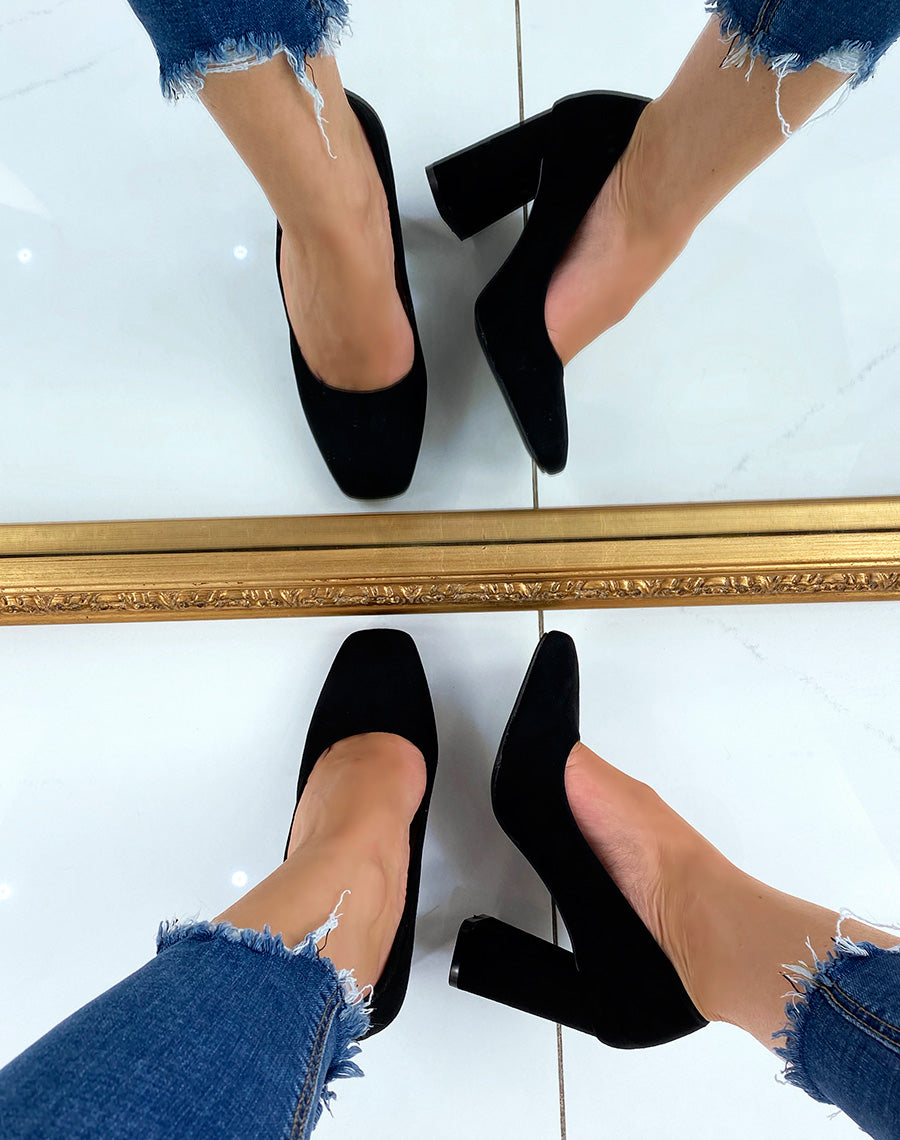 Escarpins en suédine noire à bout carré