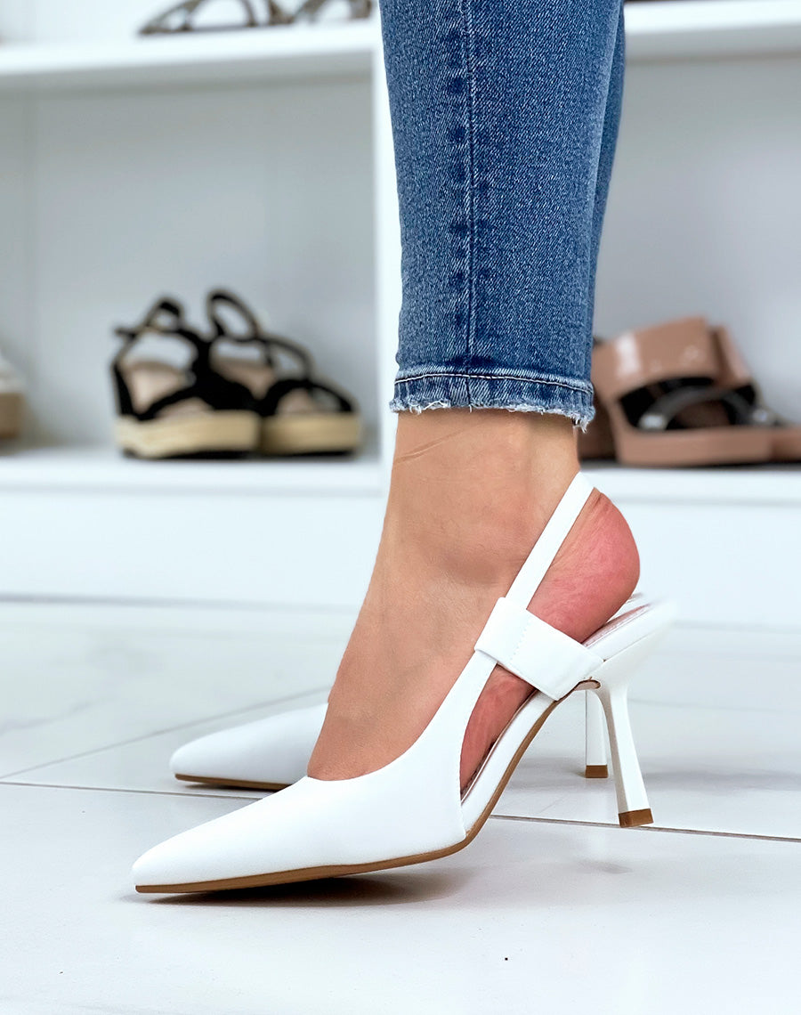 Escarpins en tissu blancs ouverts à talon aiguille