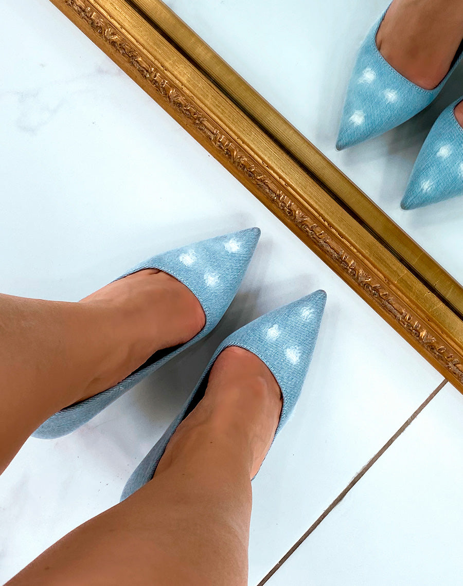 Escarpins femme en jean clair effet vieilli : Le chic décontracté