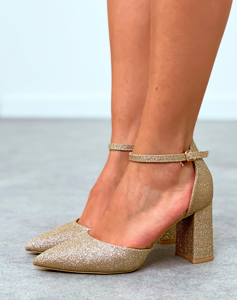 Escarpins élégants brillants dorés à bout pointus