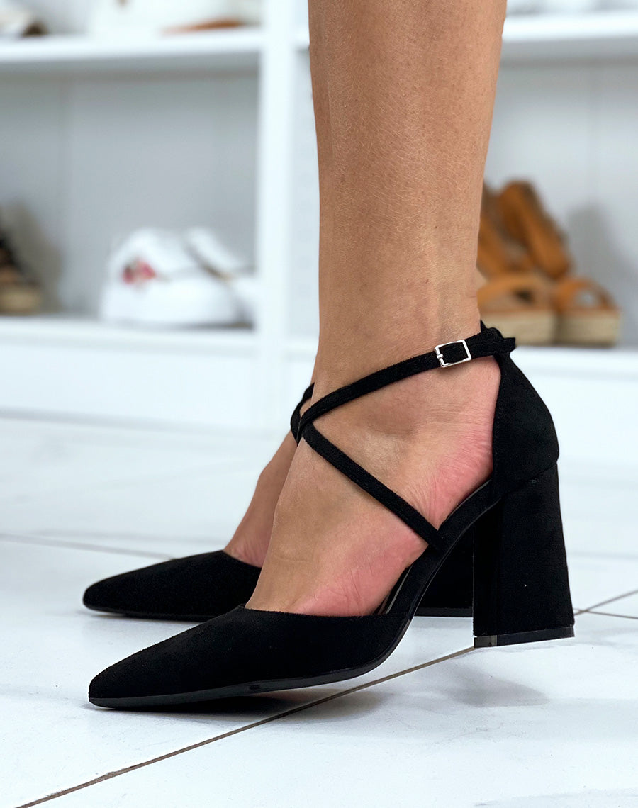 Escarpins noirs en suédine à bout pointu