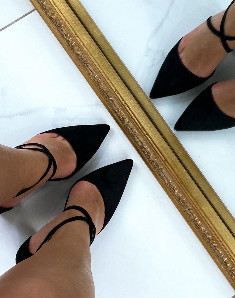 Escarpins noirs en suédine à bout pointu