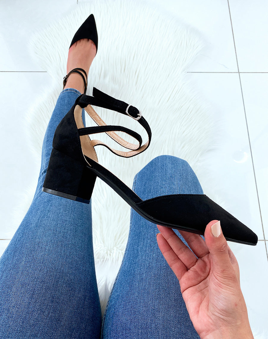 Escarpins noirs en suédine à petit talon