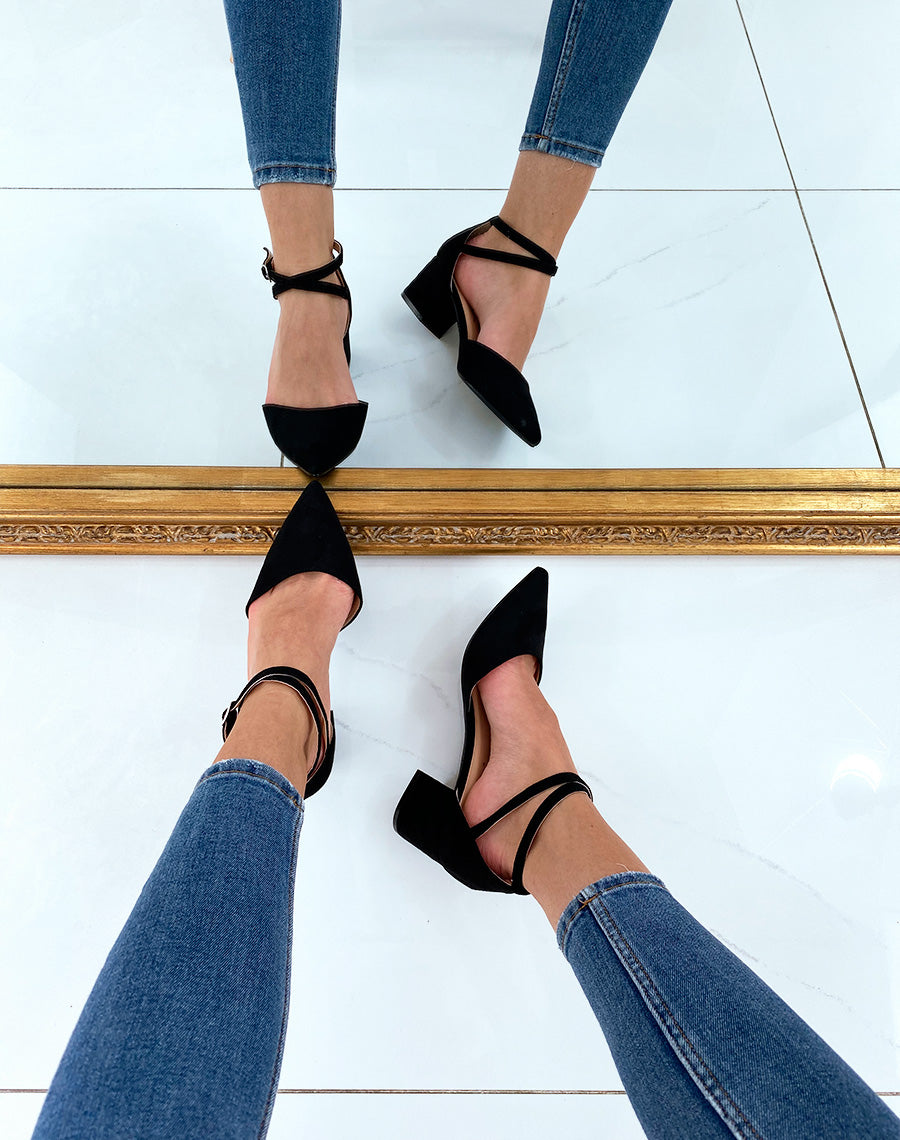 Escarpins noirs en suédine à petit talon