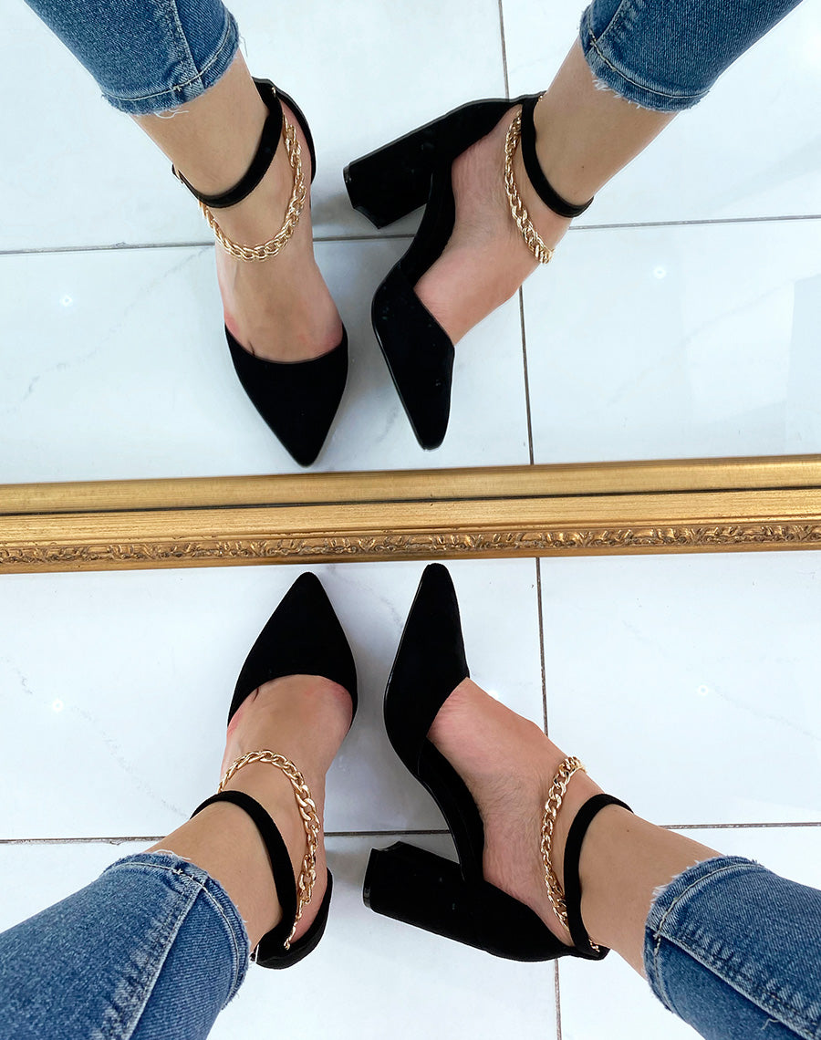 Escarpins noirs en suédine à petite chaîne
