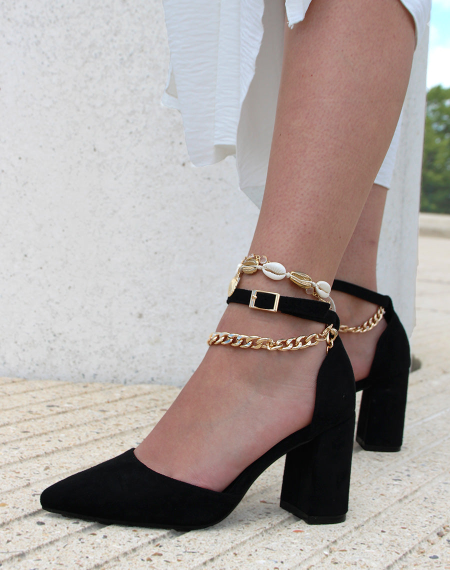 Escarpins noirs en suédine à petite chaîne