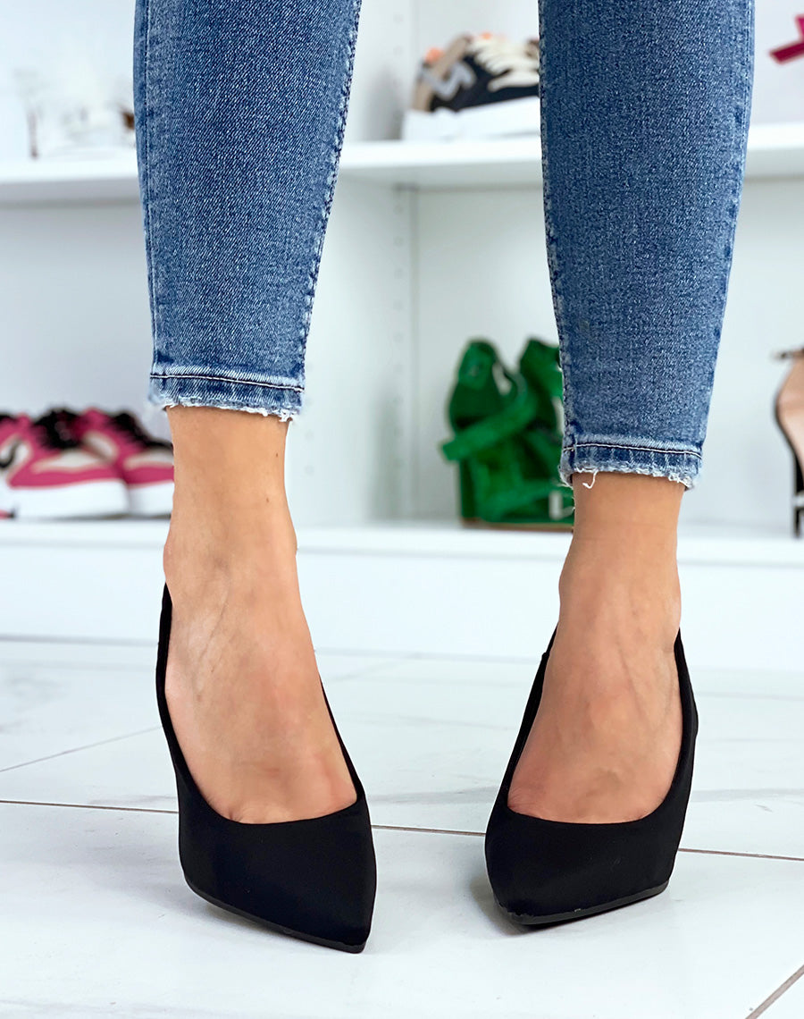 Escarpins noirs ouverts et talon aiguille