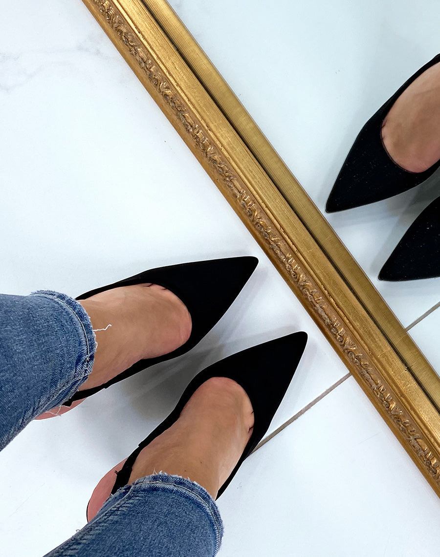 Escarpins noirs ouverts et talon aiguille
