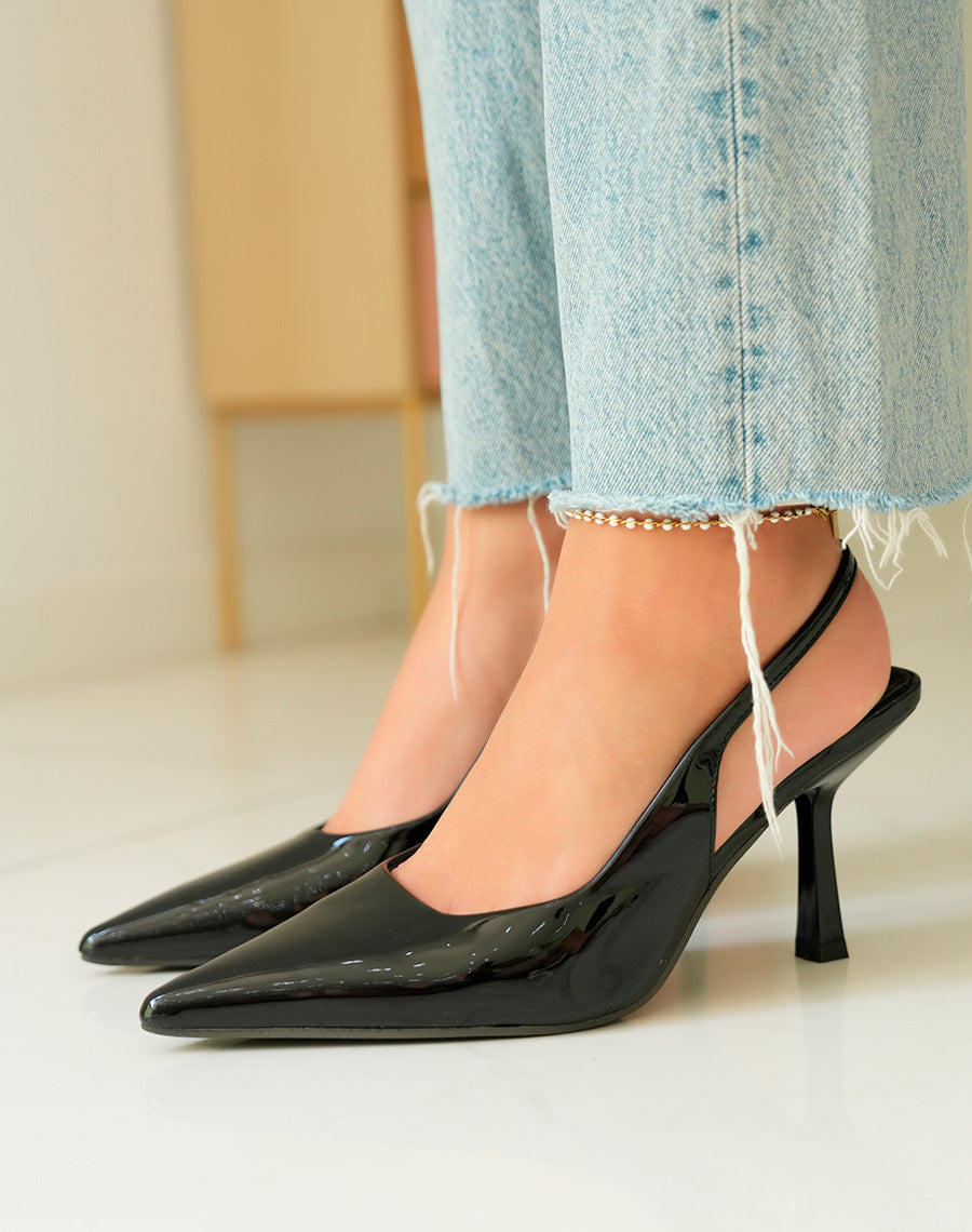 Escarpins noirs vernis élégants avec lanière élastique et bout pointu